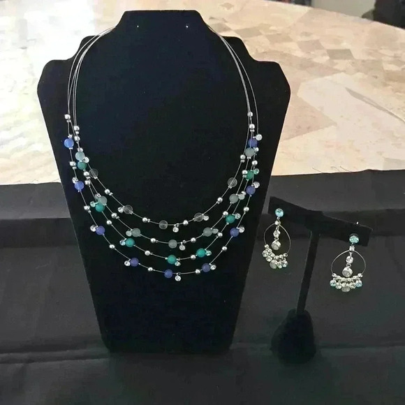 NECKLACE AND EARRINGS SET - Picture 1 of 4
